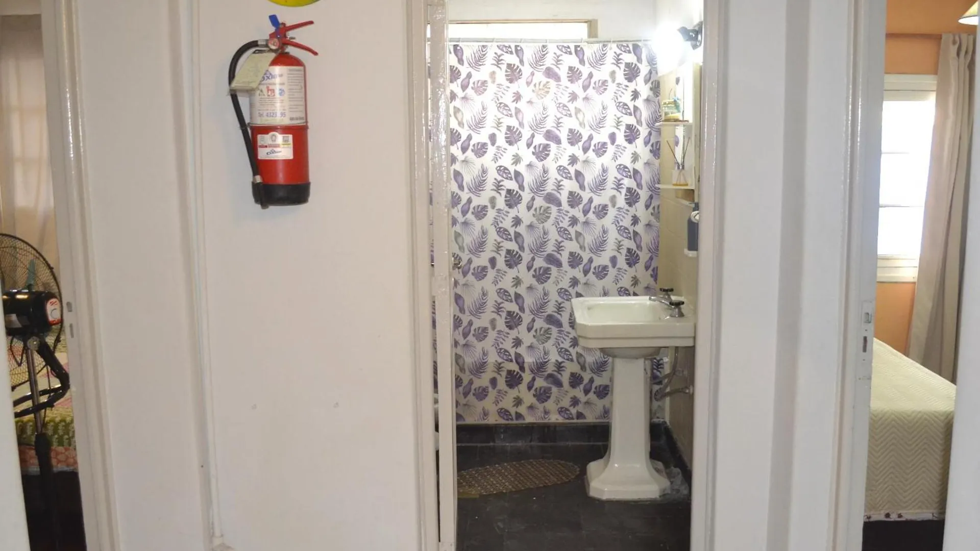 מנדוזה Tikka Hostel 0*,